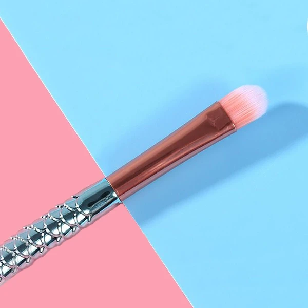 Portable Mini Fish Makeup Brush Multicolor Fibre Brushes for Women