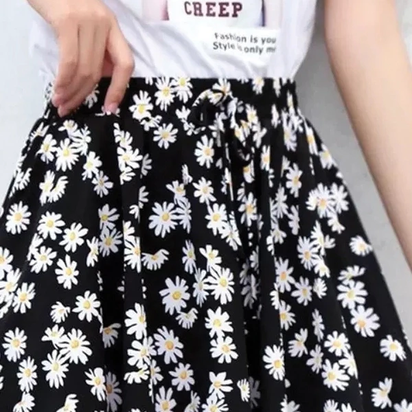 Black Daisy Elastic Waist Mini Skirt - Women's Polyester Material Normal Fit