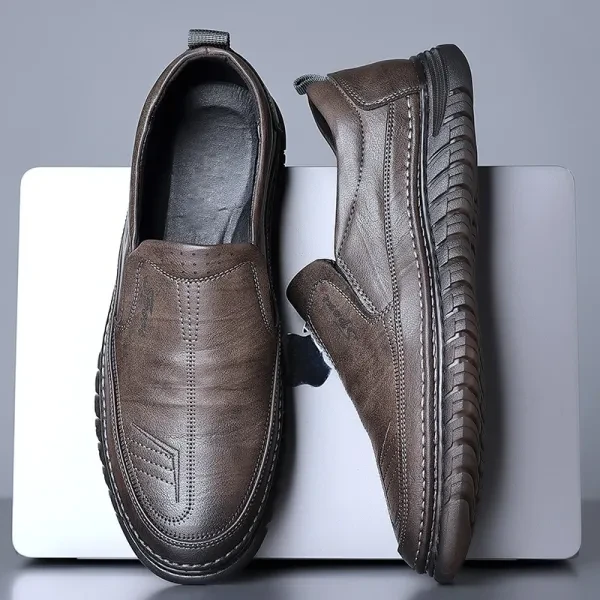 Gradient Color Stitch Detail Anti-Skip Wear Resistant Moccasin Slip-On Men Fashi