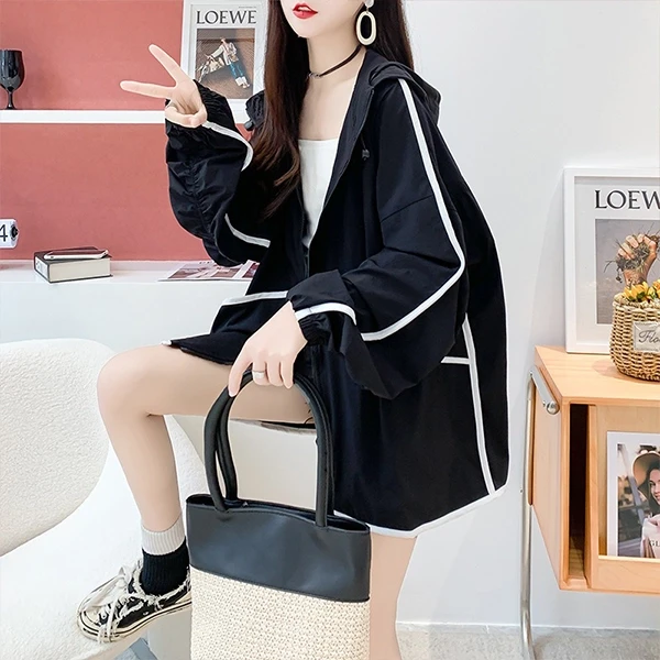 Breathable Thin Fabric Women Jacket Double Pockets Hoodie Neck Sun Protection Lo