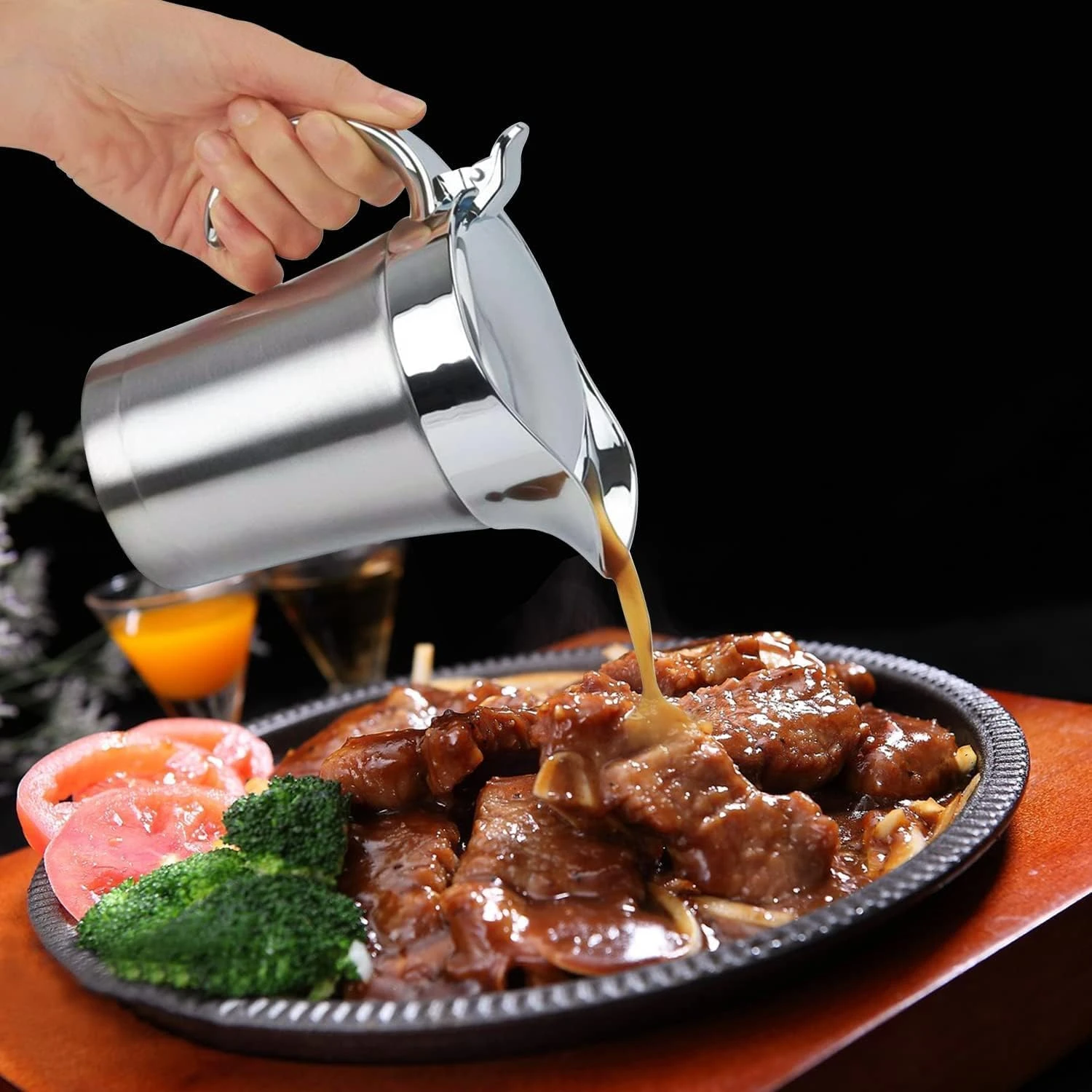 Dolaso Stainless Steel Gravy Boat, 450ml Sauce Jug with Hinged Lid and Handle, D